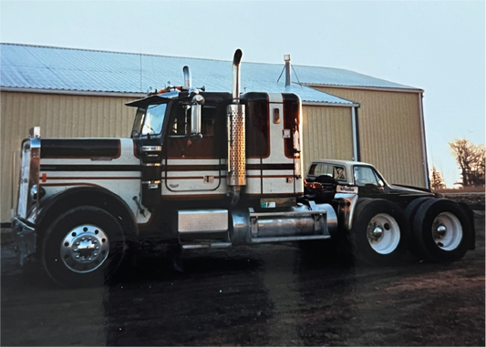 FL116 - Freightliner Conventional Decal Stripes